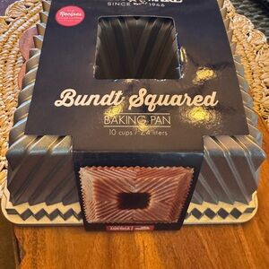 New Bundt Squared Baking Pan - Silver